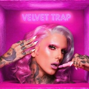 🦋Jeffree Star Velvet Trap ☆